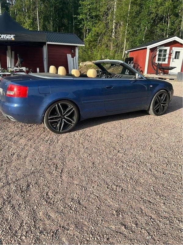 Blå Begagnad 2003 Audi A4 Cabriolet Cab | 78 000 kr (Lite dyr) - Bild 1/1