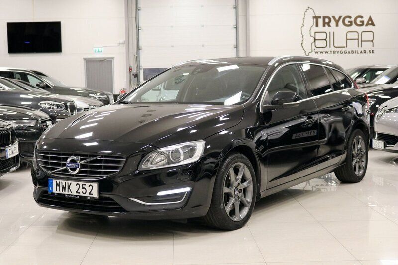 Svart Begagnad 2015 Volvo V60 Momentum Kombi | 189 900 kr (Lite dyr) - Bild 1/4