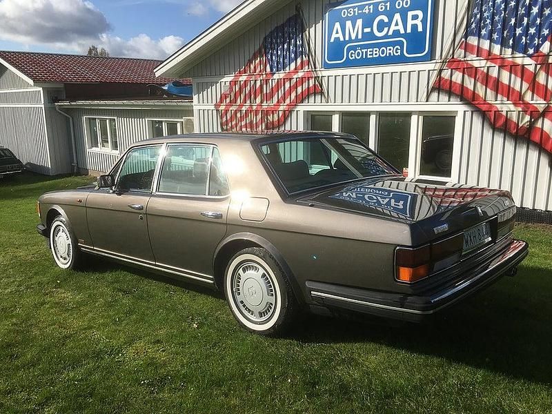 Begagnad Bentley Turbo 330 HK (242 kW) 1987 Grå Sedan