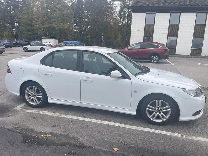 Vit Begagnad 2011 Saab 9-3 Linear Sedan | 59 000 kr (Dyr) - Bild 1/2