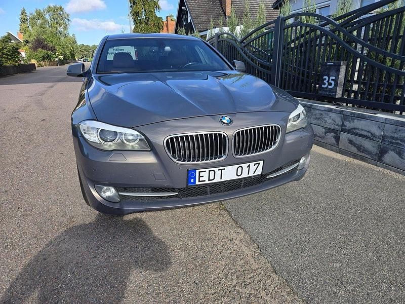 Brun Begagnad 2012 BMW 535 Sport Line Sedan | 220 000 kr (Dyr) - Bild 1/4