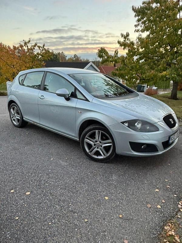 Begagnad 2011 Seat Leon Halvkombi | 28 000 kr (Superpris) - Bild 1/4
