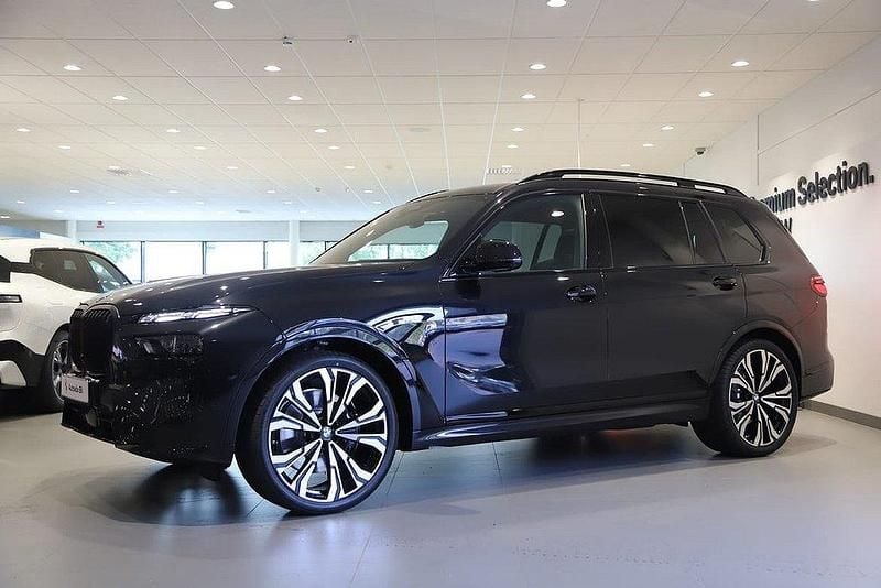 Svart Ny 2025 BMW X7 Exclusive SUV | 1 567 000 kr - Bild 1/2