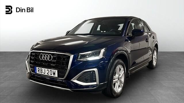 Blå Begagnad 2024 Audi Q2 Proline SUV | 279 900 kr (Marknadspris) - Bild 1/4