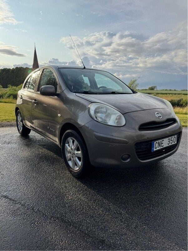 Grå Begagnad 2013 Nissan Micra Halvkombi | 32 000 kr (Bra pris) - Bild 1/4