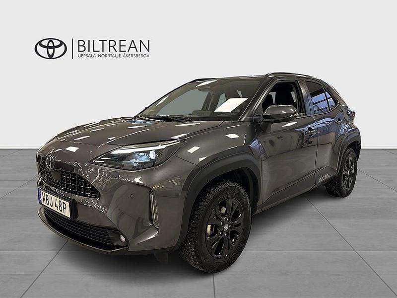 Mörkgrå Begagnad 2024 Toyota Yaris Cross SUV | 349 900 kr - Bild 1/4