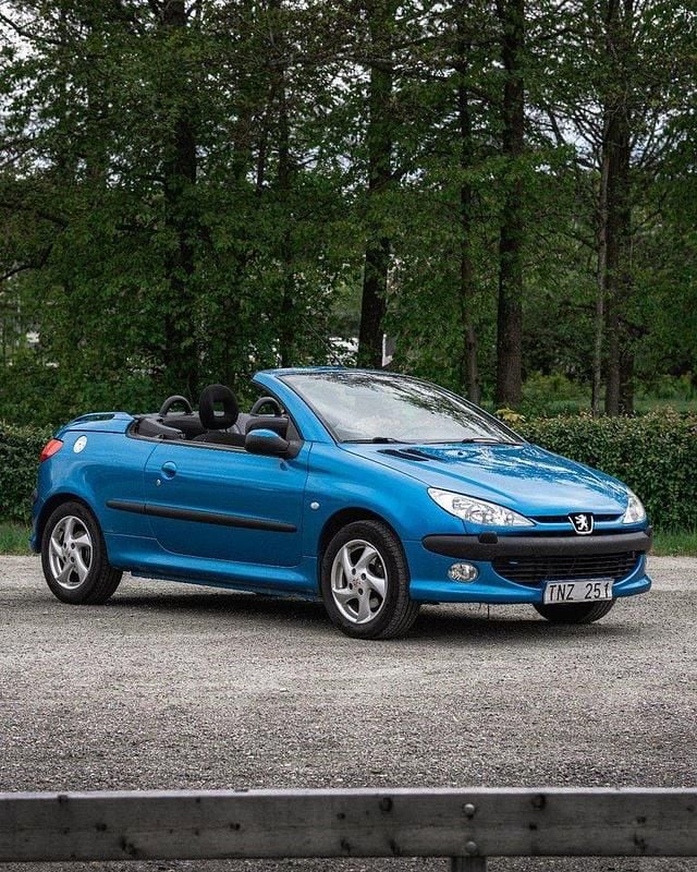 Blå Begagnad 2003 Peugeot 206 CC Cab | 23 000 kr (Marknadspris) - Bild 1/4