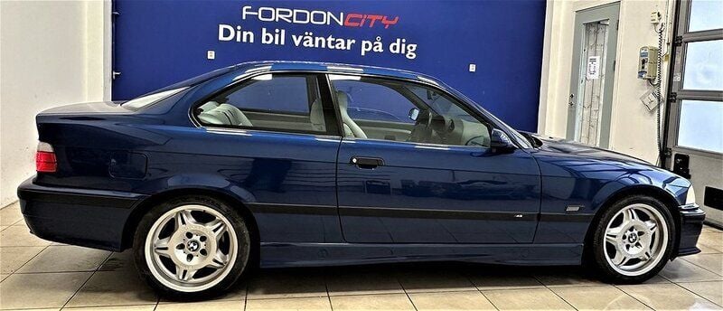Begagnad BMW M3 243 HK (178 kW) 1995 Mörkblå