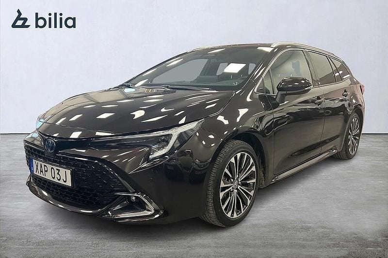 Begagnad Toyota Corolla Style 141 HK (103 kW) 2023 Mörkbrun Kombi