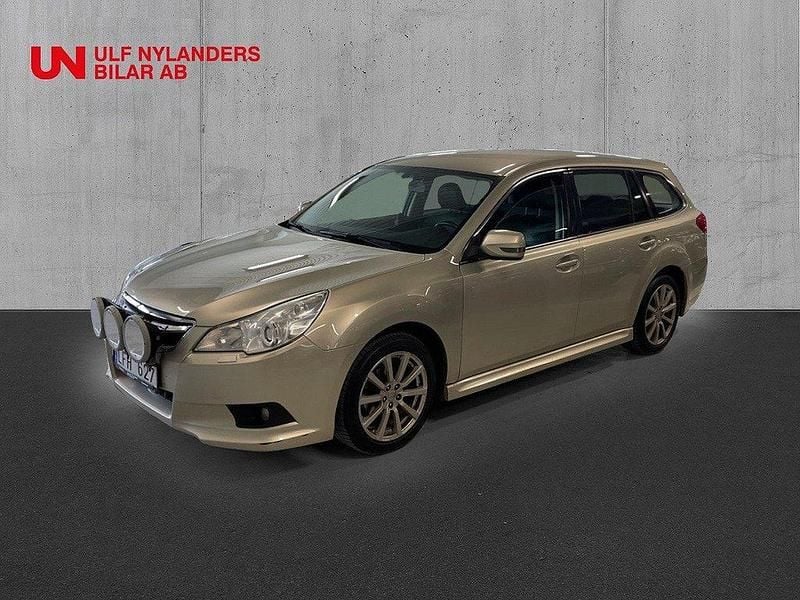 Ljusgul Begagnad 2010 Subaru Legacy Kombi | 59 900 kr (Marknadspris) - Bild 1/4