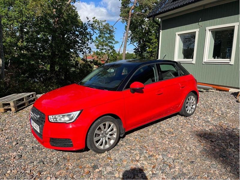 Röd Begagnad 2017 Audi A1 Sportback Sport Halvkombi | 119 000 kr (Marknadspris) - Bild 1/4