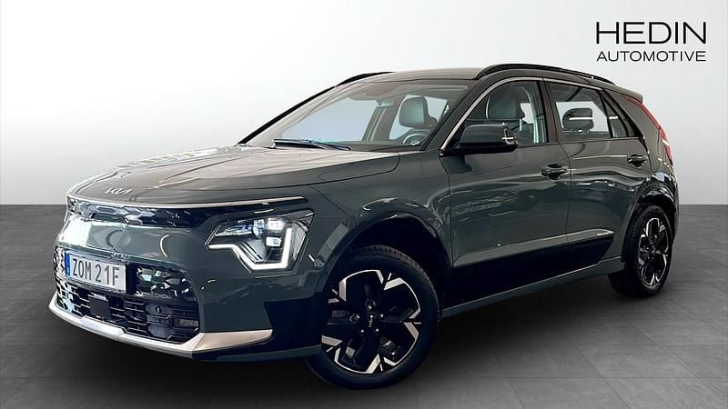 Grön (green) Begagnad 2023 Kia e-Niro 2 SUV | 299 900 kr (Marknadspris) - Bild 1/4
