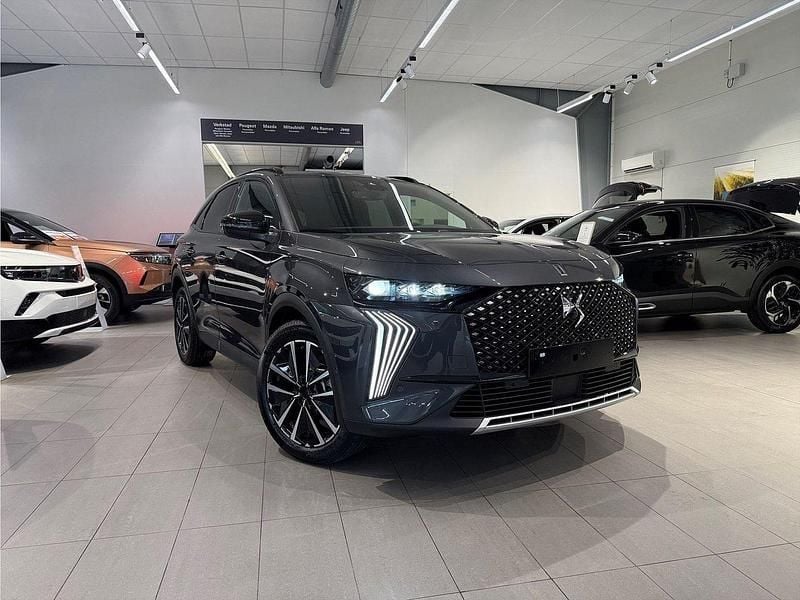 Grå Ny 2025 DS Automobiles DS7 Crossback SUV | 469 900 kr (Marknadspris) - Bild 1/4