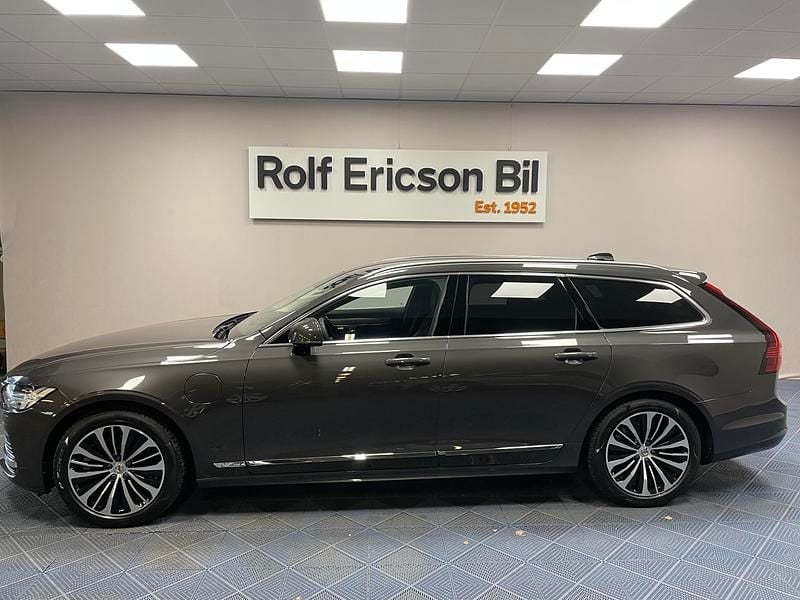 Begagnad Volvo V90 Core 349 HK (256 kW) 2023 Grå Kombi