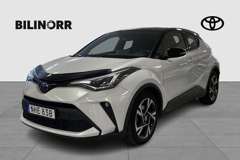 Vit Begagnad 2022 Toyota C-HR SUV | 309 900 kr (Lite dyr) - Bild 1/3
