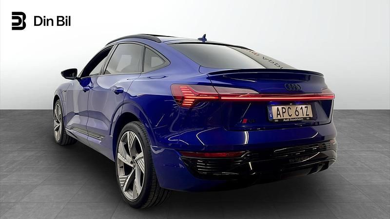 Begagnad Audi Q8 e-tron S-Line 300 kW (408 HK) 2024 Blå SUV