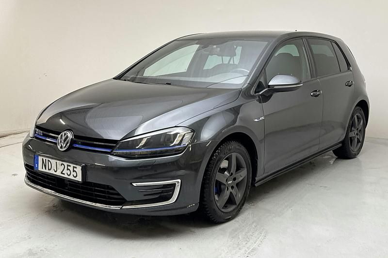 Grå Begagnad 2016 VW Golf VII | 149 000 kr (Marknadspris) - Bild 1/4