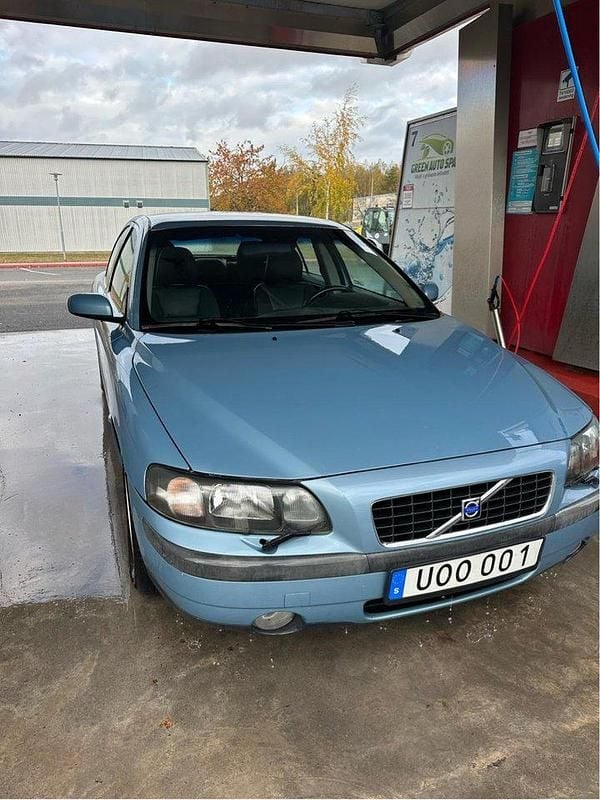 Blå Begagnad 2004 Volvo S60 Business Edition Sedan | 20 000 kr (Superpris) - Bild 1/4