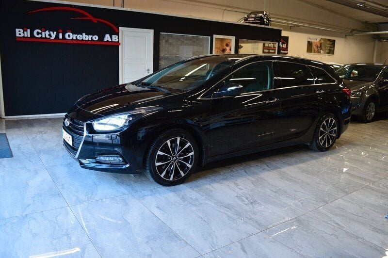 Svart Begagnad 2015 Hyundai i40 Kombi | 119 900 kr (Marknadspris) - Bild 1/4