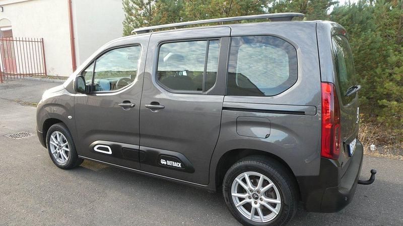 Begagnad Citroën Berlingo PureTech 111 HK (81 kW) 2018 Grå Minibuss