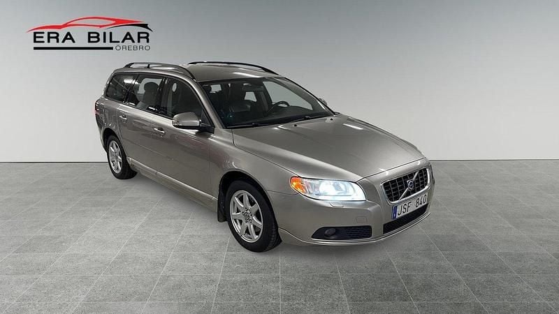 Ljusbrun (brun) Begagnad 2009 Volvo V70 Momentum Kombi | 44 800 kr (Marknadspris) - Bild 1/4