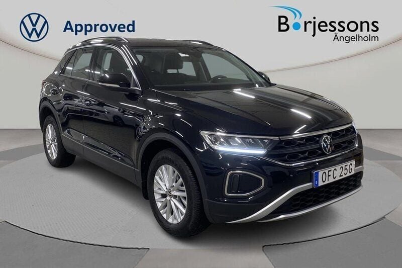 Svart Begagnad 2022 VW T-Roc Life SUV | 209 000 kr (Marknadspris) - Bild 1/4
