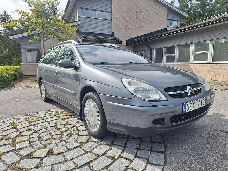 Grå Begagnad 2004 Citroën C5 Kombi | 12 900 kr (Marknadspris) - Bild 1/4