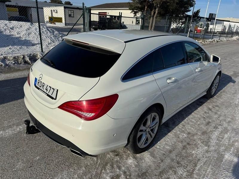 Begagnad Mercedes CLA200 Shooting Brake 156 HK (114 kW) 2016 Vit Kombi