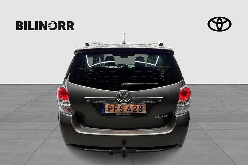 Begagnad Toyota Verso 148 HK (108 kW) 2017 Grå Minibuss