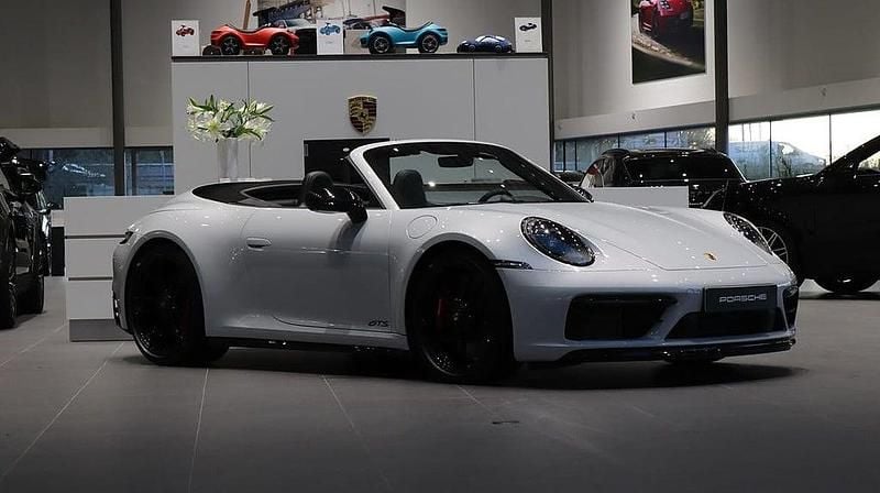 Flerfärgad Begagnad 2023 Porsche 911 Carrera GTS Cab | 1 695 000 kr - Bild 1/4