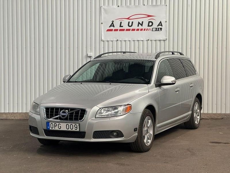 Begagnad Volvo V70 Momentum 231 HK (169 kW) 2009 Ljusgrå Kombi