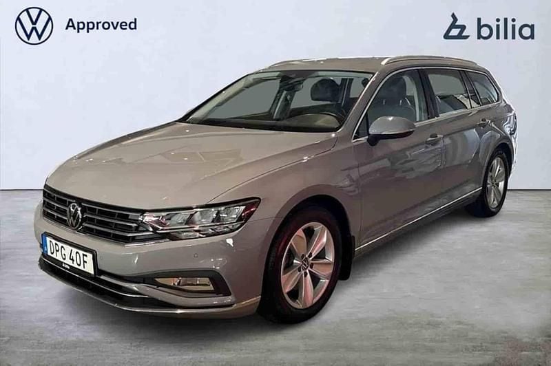 Grå Begagnad 2024 VW Passat Kombi | 334 900 kr - Bild 1/1