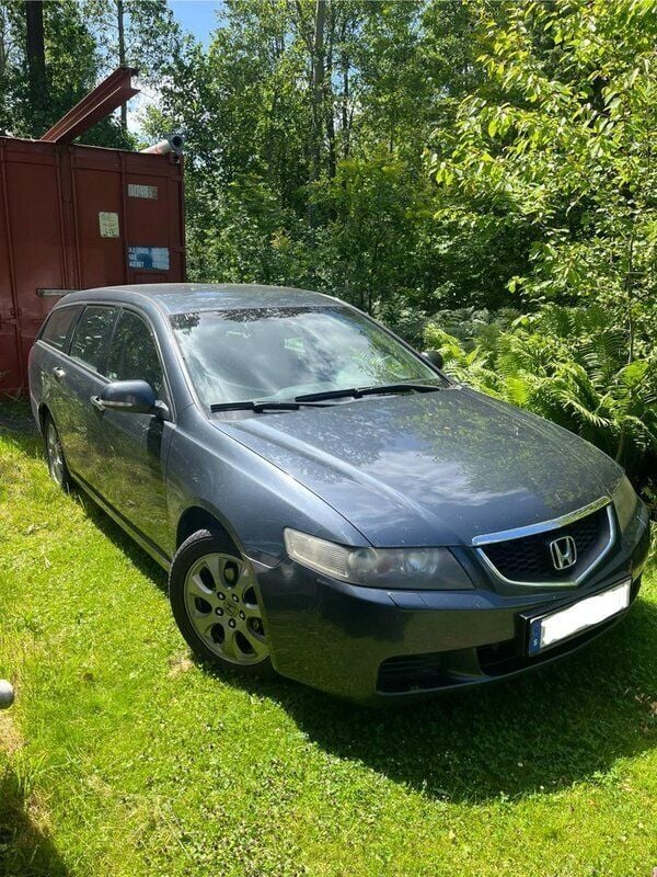 Grå Begagnad 2003 Honda Accord Sport Kombi | 10 000 kr - Bild 1/4