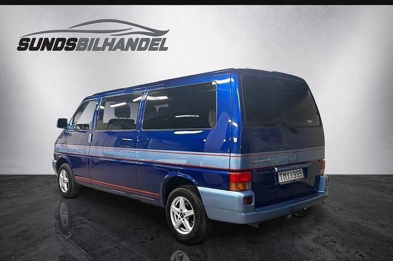 Begagnad VW Caravelle 116 HK (85 kW) 2002 Blå Minibuss