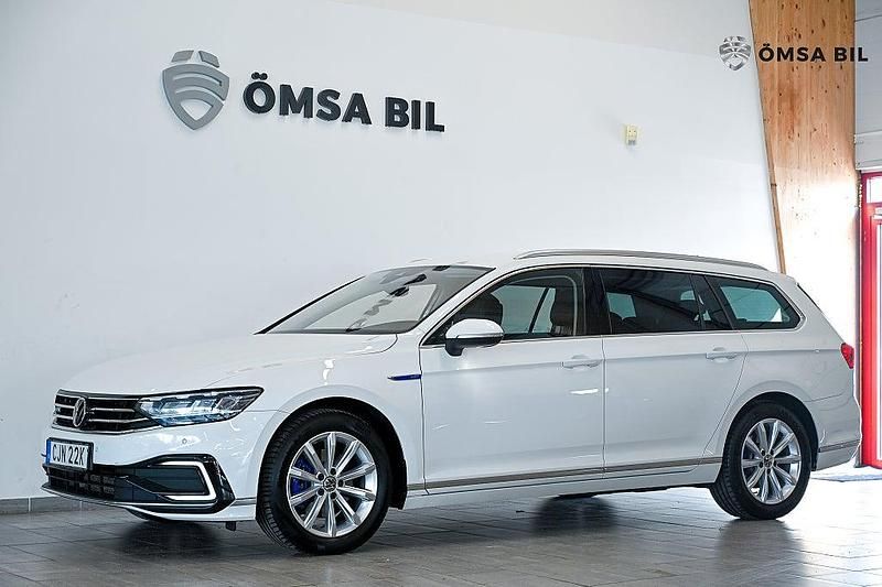 Vit Begagnad 2020 VW Passat GTE Kombi | 154 800 kr (Marknadspris) - Bild 1/4