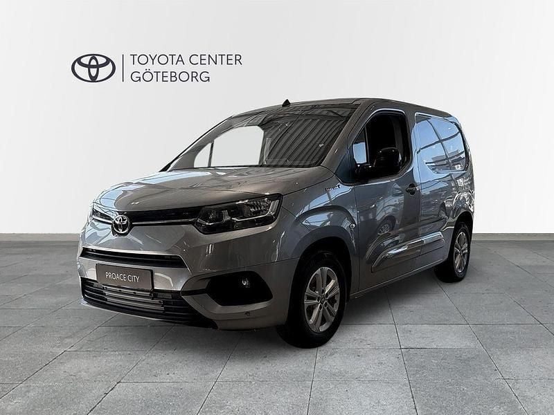 Silver Begagnad 2023 Toyota Proace City Van | 369 900 kr (Dyr) - Bild 1/4