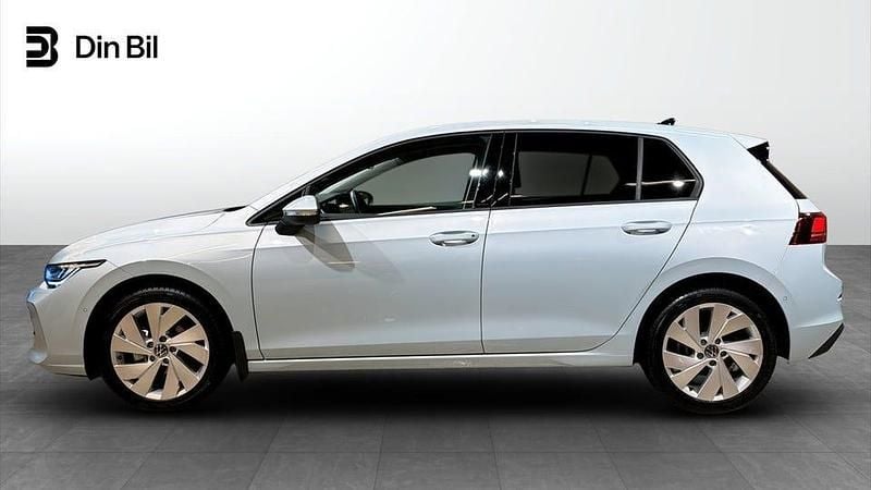Begagnad VW Golf VIII Life 150 HK (110 kW) 2024 Crystal ice blue metallic Halvkombi