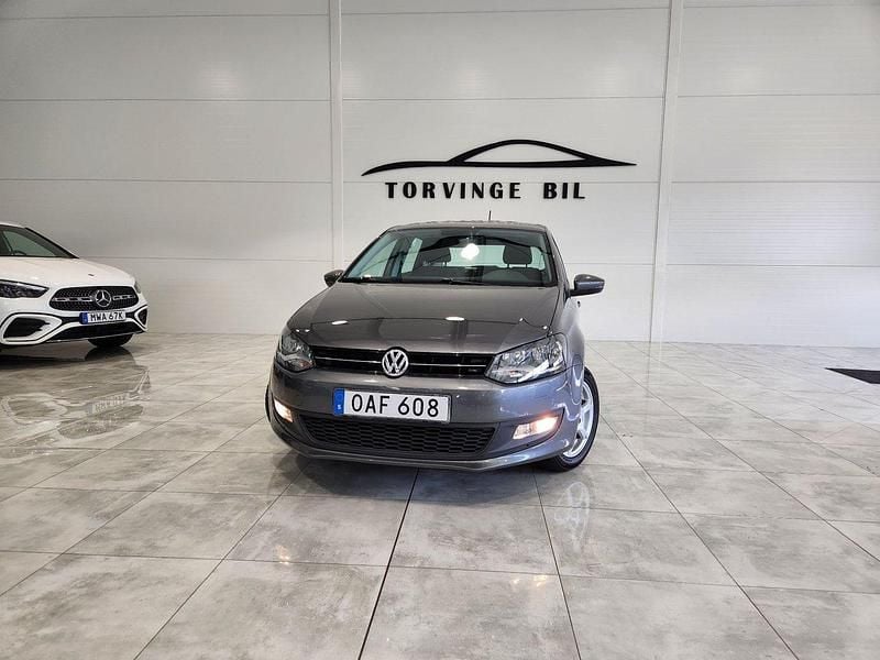 Mörkgrå Begagnad 2013 VW Polo Halvkombi | 89 900 kr (Marknadspris) - Bild 1/4