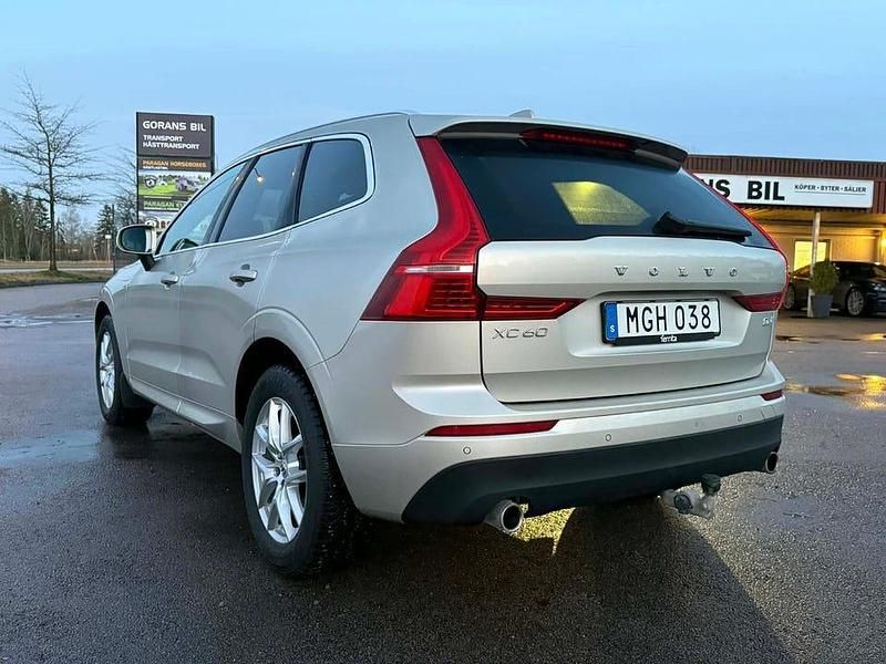Begagnad Volvo XC60 Momentum 200 HK (147 kW) 2018 Ljusbrun SUV