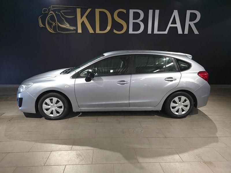 Silver Begagnad 2013 Subaru Impreza Halvkombi | 99 500 kr (Marknadspris) - Bild 1/4