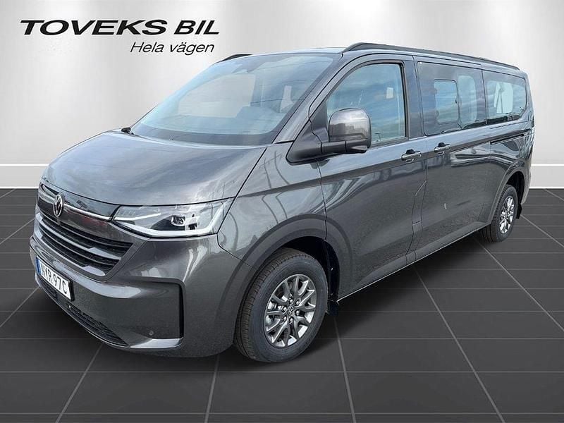 Ljusgrå (graphite dust metallic) Ny 2025 VW T7 Van | 749 000 kr - Bild 1/4