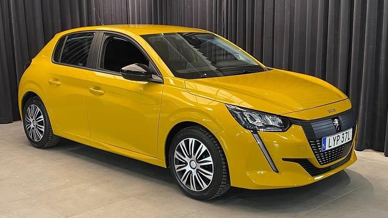 Gul Begagnad 2022 Peugeot 208 Active Halvkombi | 139 500 kr (Marknadspris) - Bild 1/4