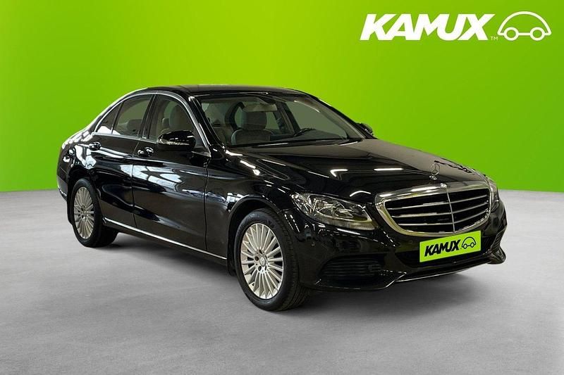 Svart Begagnad 2015 Mercedes C180 Sedan | 154 800 kr (Marknadspris) - Bild 1/3