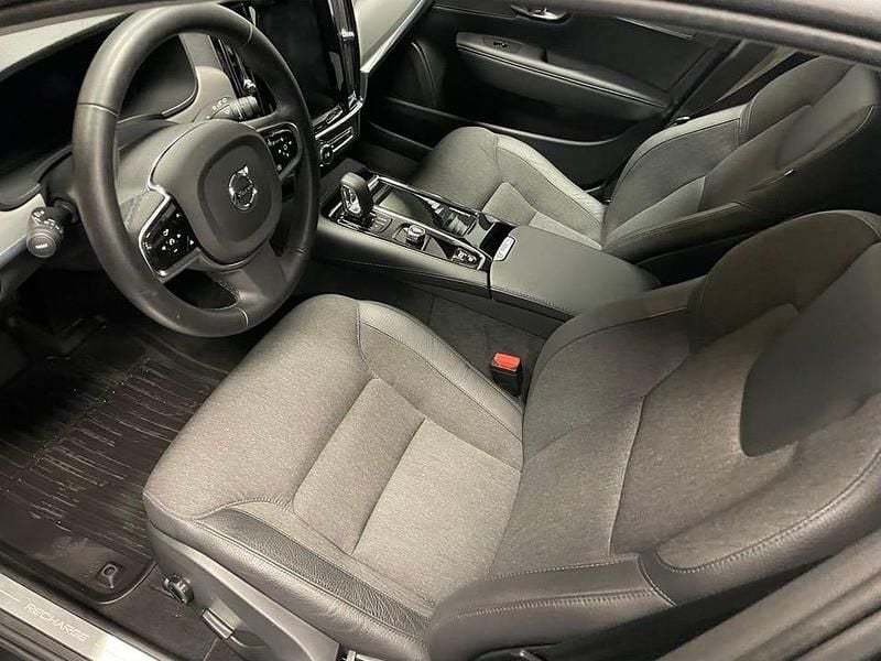 Begagnad Volvo V90 Core 355 HK (261 kW) 2024 Svart Kombi