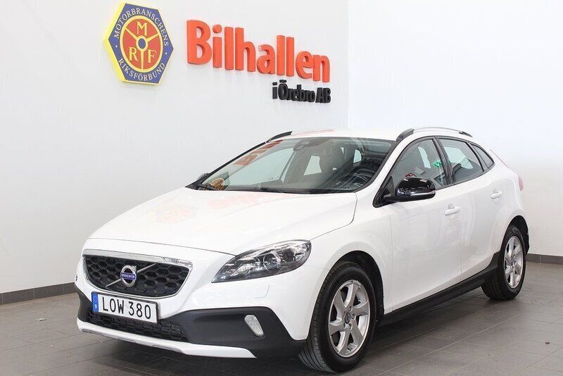 Vit Begagnad 2014 Volvo V40 CC Momentum Kombi | 99 900 kr (Marknadspris) - Bild 1/4