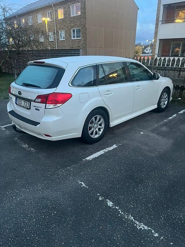 Begagnad 2012 Subaru Legacy Kombi | 40 000 kr (Superpris) - Bild 1/4