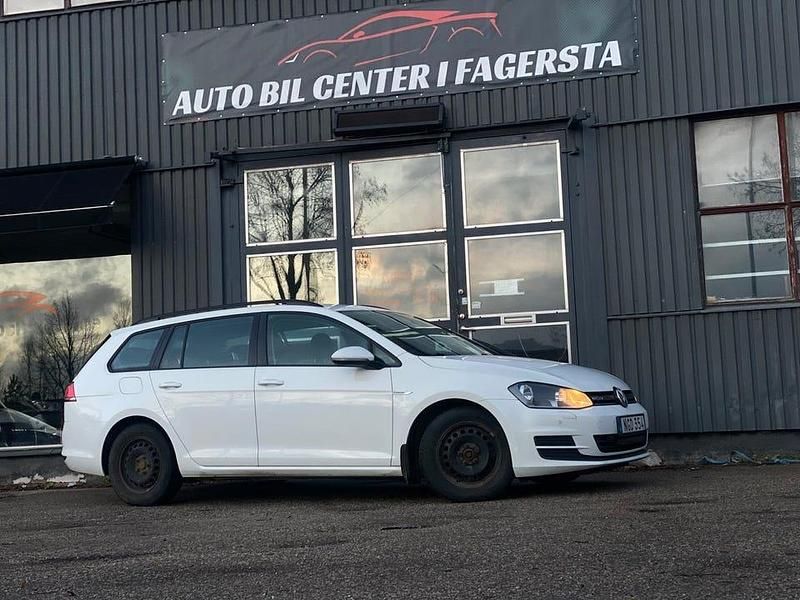 Vit Begagnad 2016 VW Golf VII Kombi | 94 900 kr (Marknadspris) - Bild 1/4