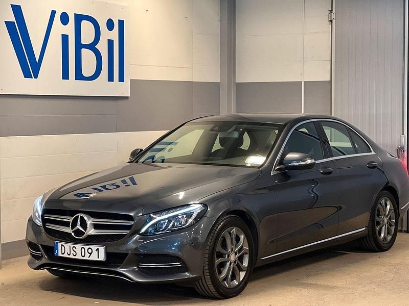 Mörkgrå Begagnad 2014 Mercedes C180 Avantgarde Sedan | 219 900 kr (Lite dyr) - Bild 1/4