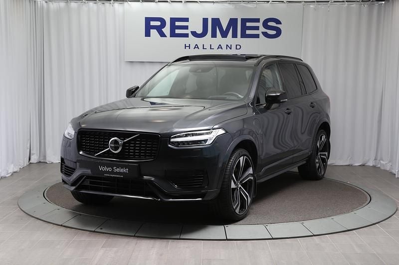 Grå Begagnad 2021 Volvo XC90 Pro SUV | 559 500 kr (Marknadspris) - Bild 1/4