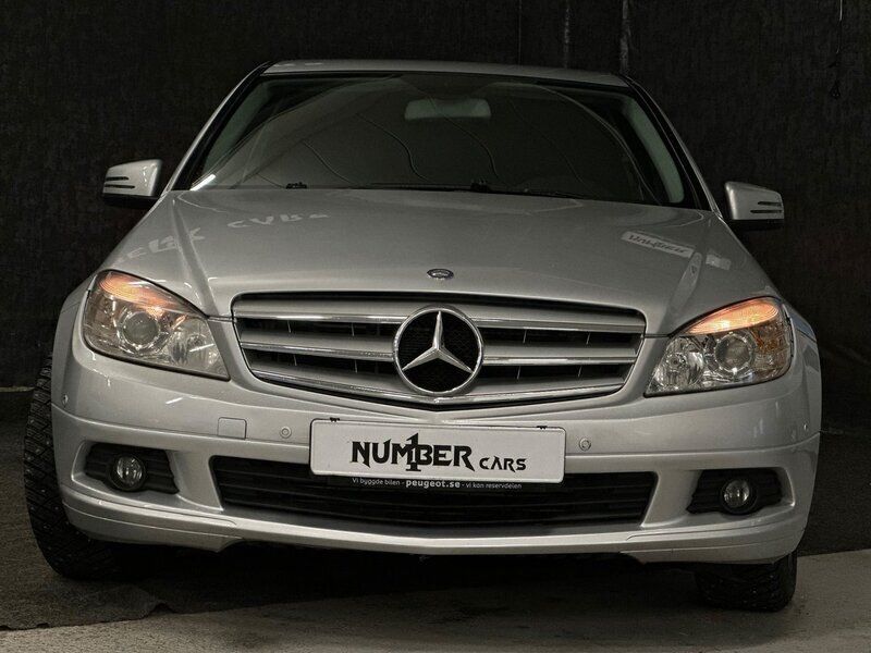 Begagnad Mercedes C180 Classic 157 HK (115 kW) 2010 Silver Sedan